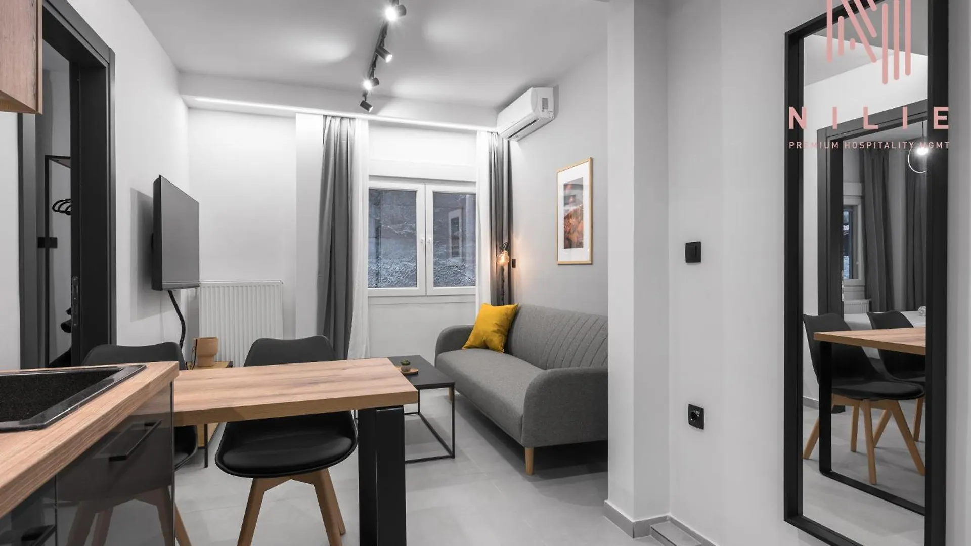 Room8, Nilie Hospitality Mgmt Salonicco