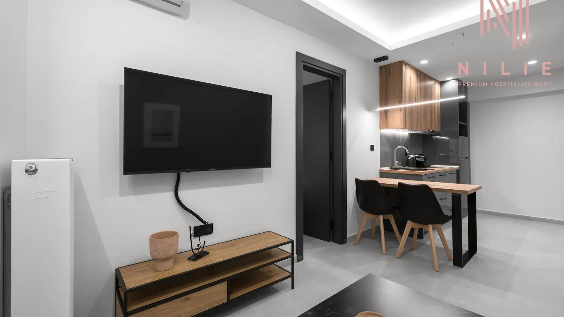 Room8, Nilie Hospitality Mgmt Salonicco